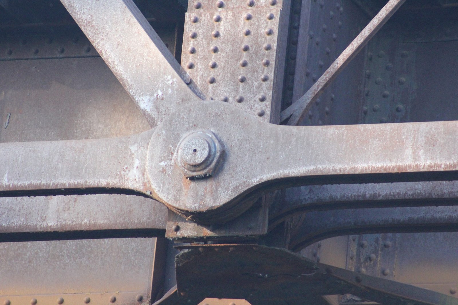 Lower connection, 184-foot span